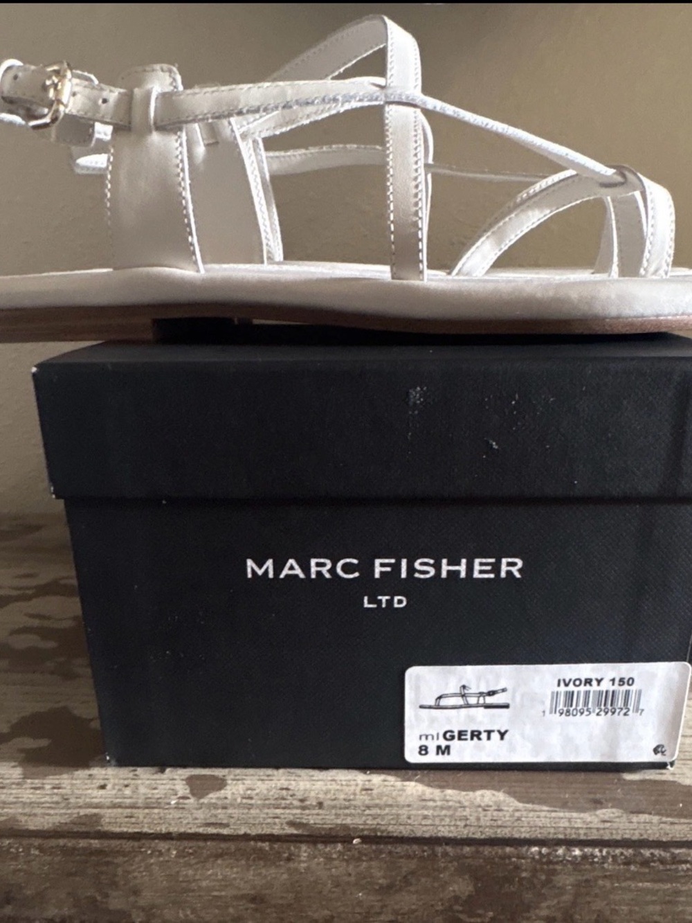 Marc Fisher White Strappy Flat Sandal size 8